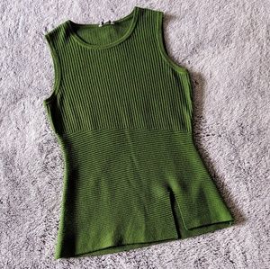 *NWT* Guess Sleeveless Knit Top